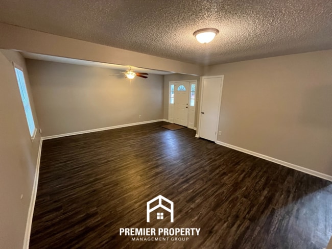 Building Photo - 3034 Clarendon Rd