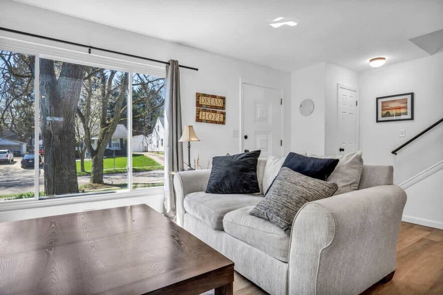 Building Photo - 113 Madison Ave