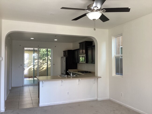 Building Photo - 1587 Etchings Way