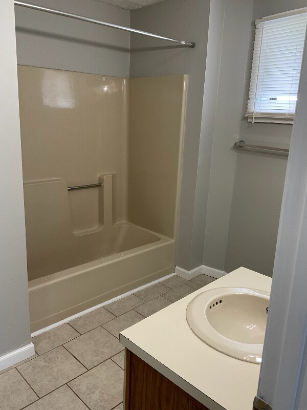 Building Photo - 216 Knoll Dr