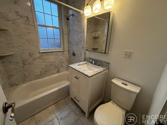 Building Photo - 15 Glenville Ave