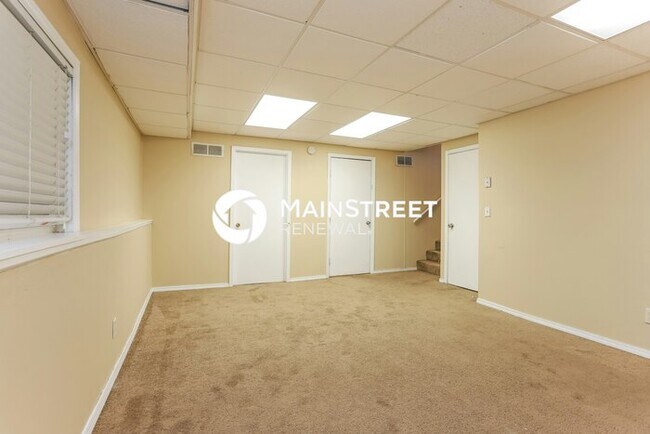 Building Photo - 3 Bedroom Pet-Friendly Home in O'Fallon, MO with Main Street Renewal