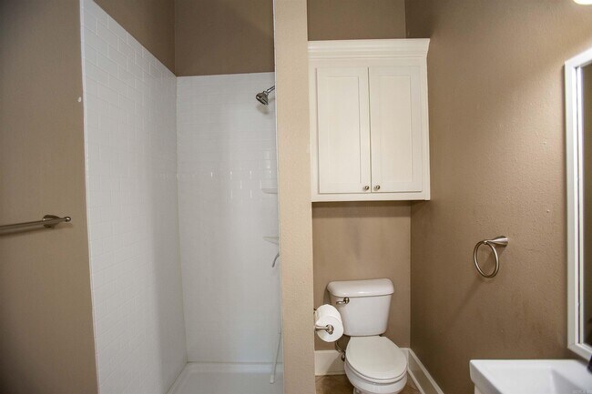 Building Photo - 224 Rice St