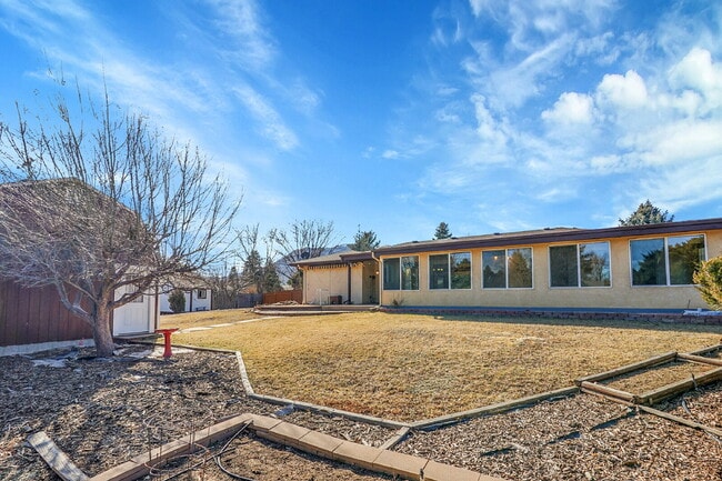 Building Photo - $2,195.95, 3-bed, 2-bed, ranch-style home with a large backyard and $300 off first month's rent