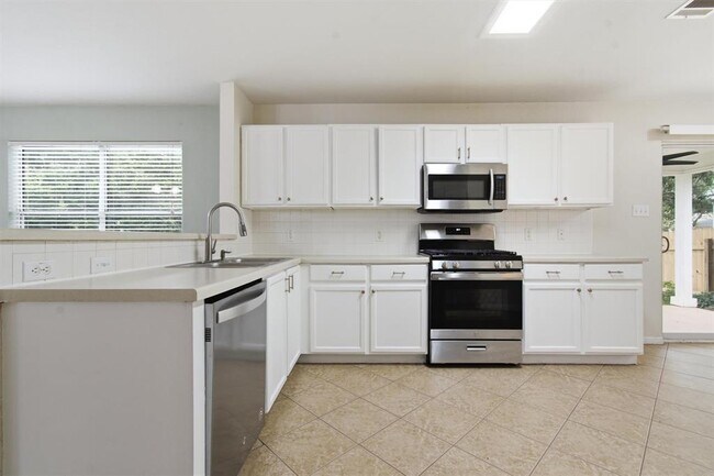 Building Photo - 1806 Carriage Hills Trail