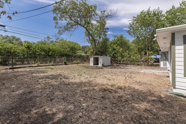 Building Photo - 222 Dryden Dr