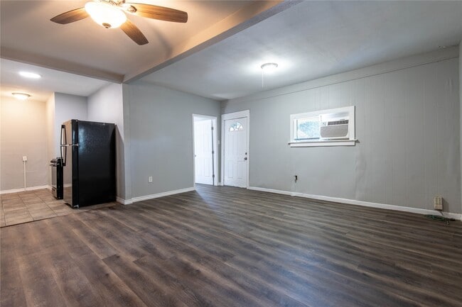 Building Photo - 1504 J H Clouser St