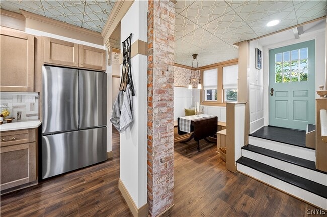 Building Photo - 312 Elm St