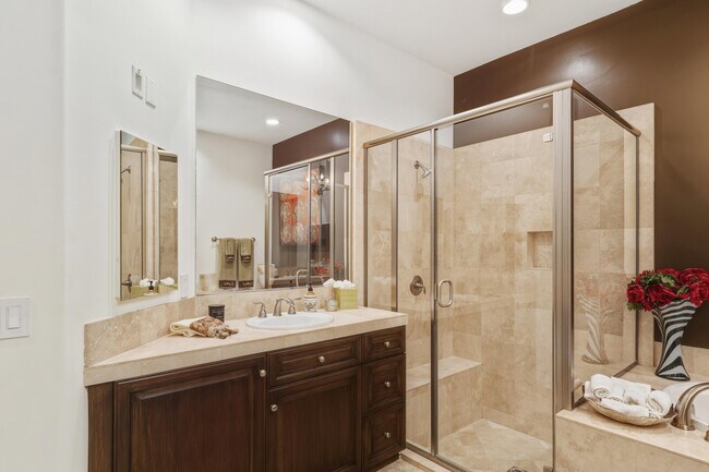 Building Photo - 45737 Club Dr