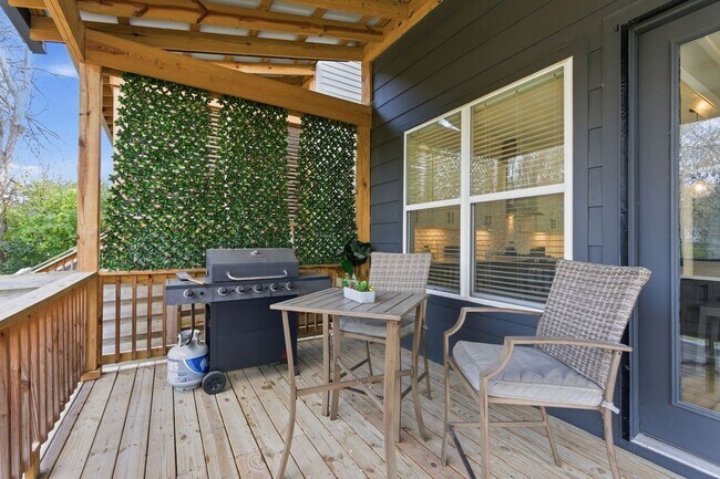 Building Photo - Beautifully Curated Interiors + Exceptional Outdoor Living = A Stand-Out West Nashville Home