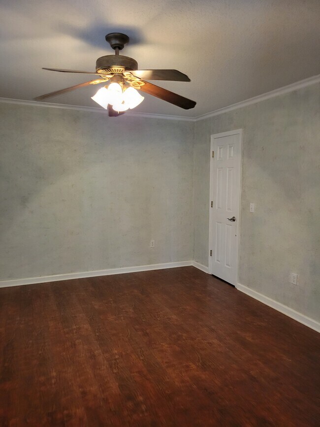 Building Photo - 71 Crest Cir