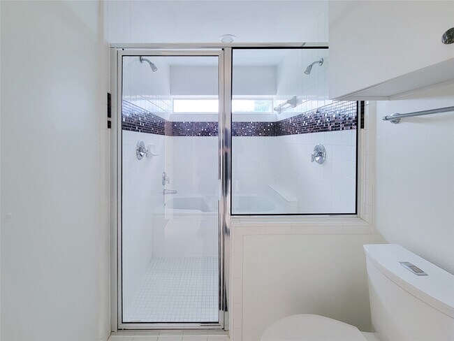 Building Photo - 2605 Calumet St