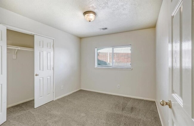 Building Photo - 1526 Rogers Lake Ln