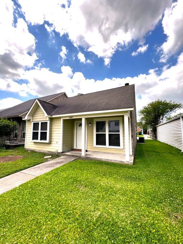 Building Photo - 1741 Twisted Oak Ln