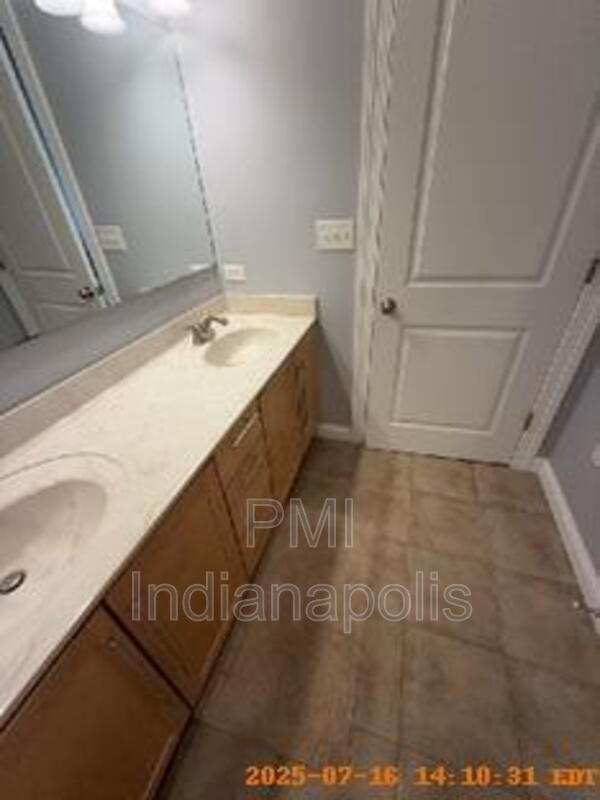 Building Photo - 141 S Meridian St