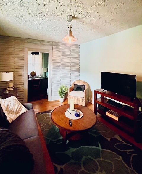 living room - 3418 Brotherton Rd