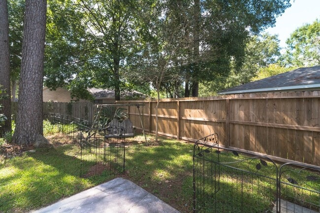 Building Photo - 25535 Wingfield Ln
