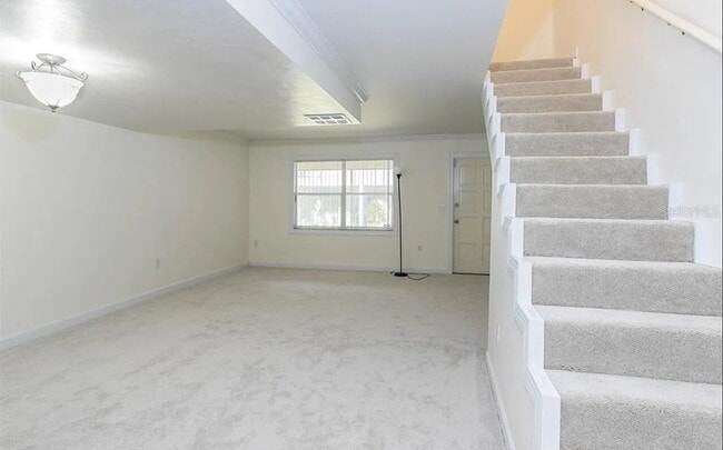 Building Photo - Centrally Located 3 bedroom 2.5 bath Townhome.