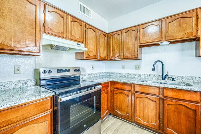 Building Photo - 601-603  Alicante Way