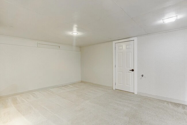 Building Photo - 5013 Scheibler Rd