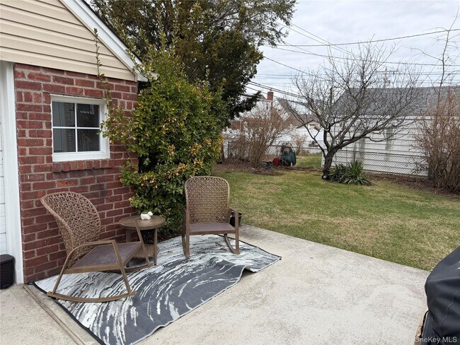 Building Photo - 222 Colonial Ave