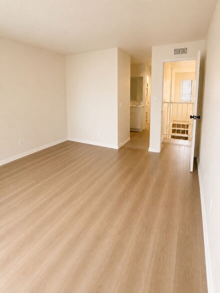 MASTER BEDROOM #3 - UPSTAIRS - 2118 Obarr Pl