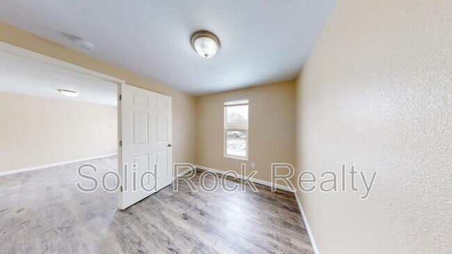 Building Photo - 2411 E St Vrain St