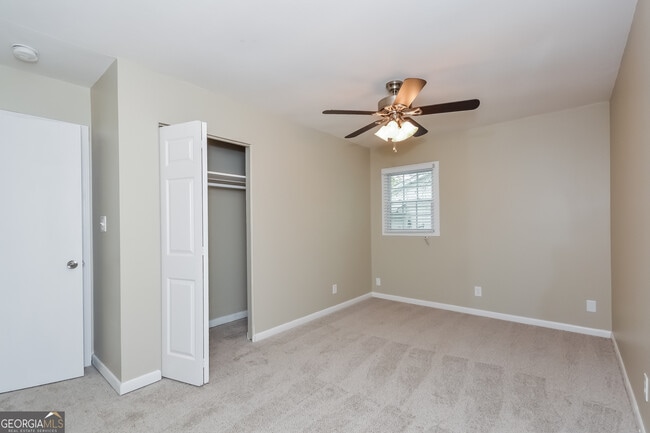 Building Photo - 464 Pinecrest Dr