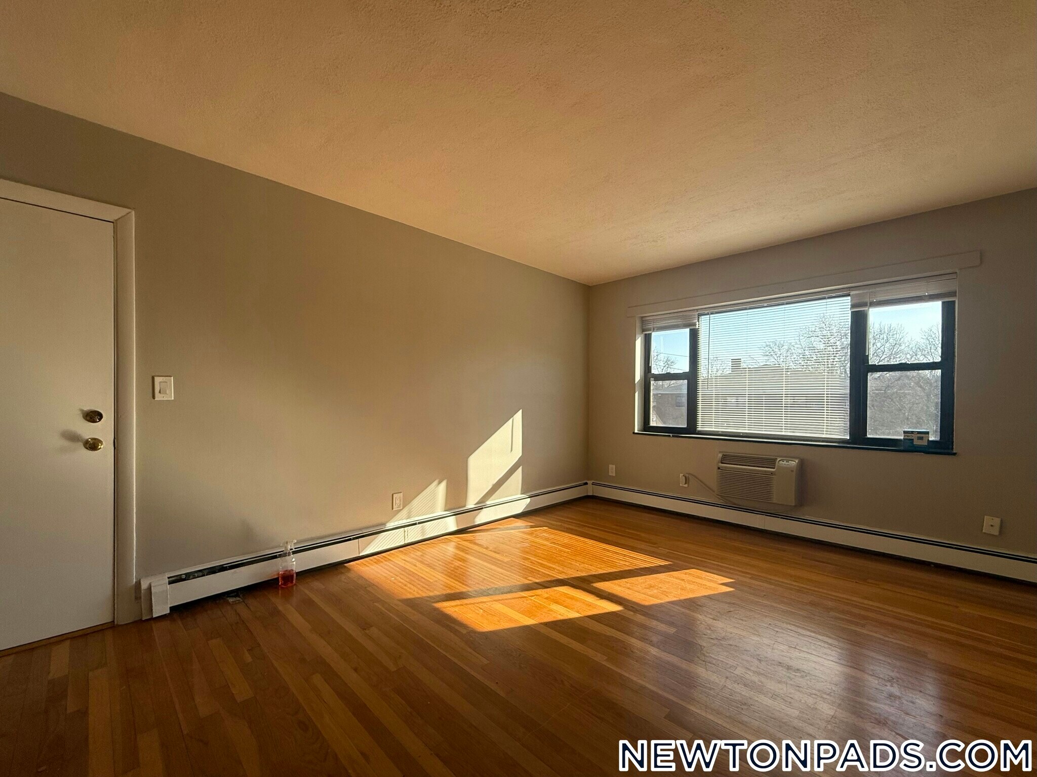 Building Photo - 264 Grove St