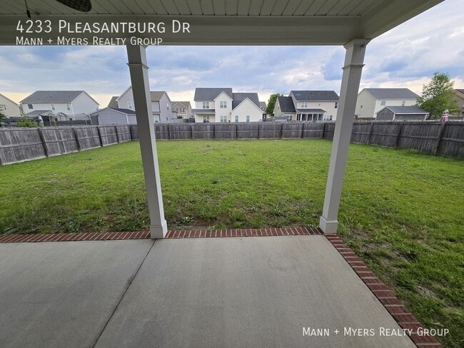 Building Photo - 4233 Pleasantburg Dr