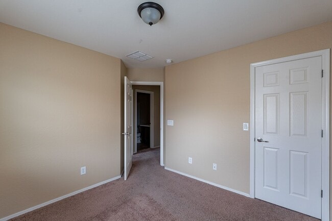 Building Photo - 3 bedroom home in Surprise