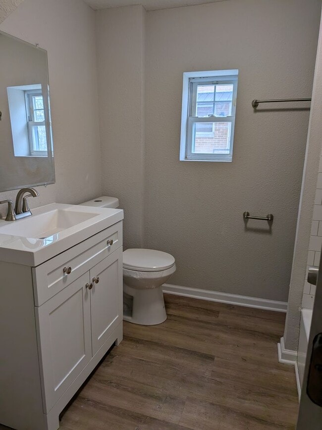 Building Photo - Cool 3 bed 2 bath House in Jeff City