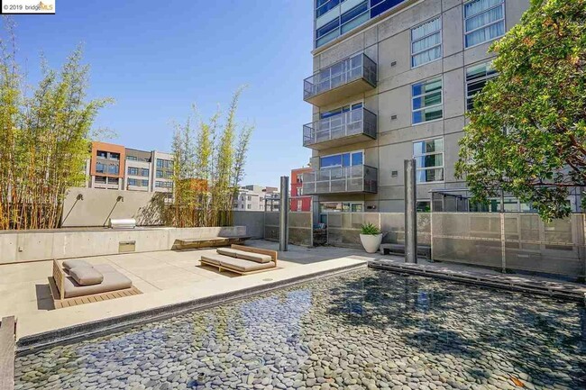 Building Photo - Beautiful condo in Jack London Square!