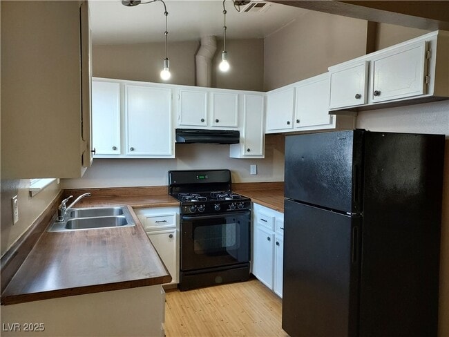 Building Photo - 6831 Legalla Ln