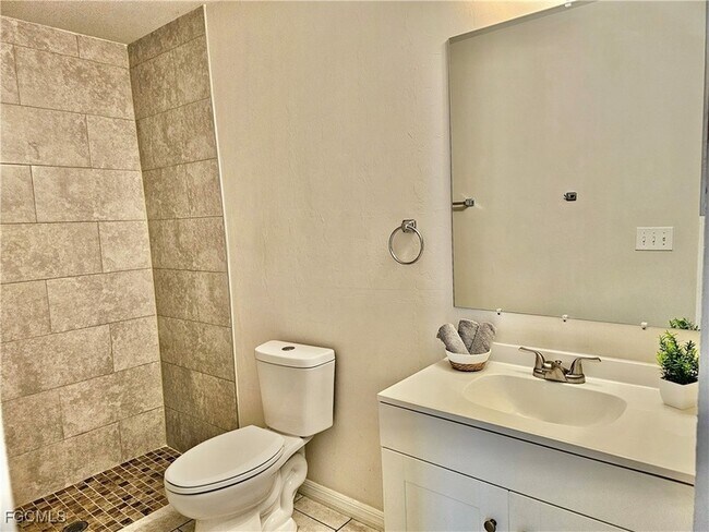 Building Photo - 545 SE 4th Terrace