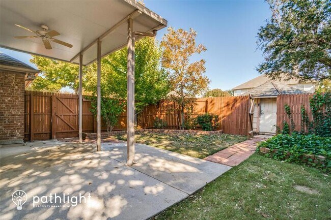 Building Photo - 2885 Ridgedale Dr