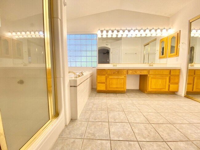 Building Photo - IMMACULATE HOME LOCATED IN SUMMERLIN, 4 BEDROOM 3.5 BATH, 3 CAR GARAGE