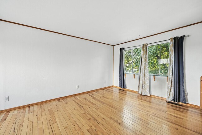 Building Photo - 1551 Chadwick Dr