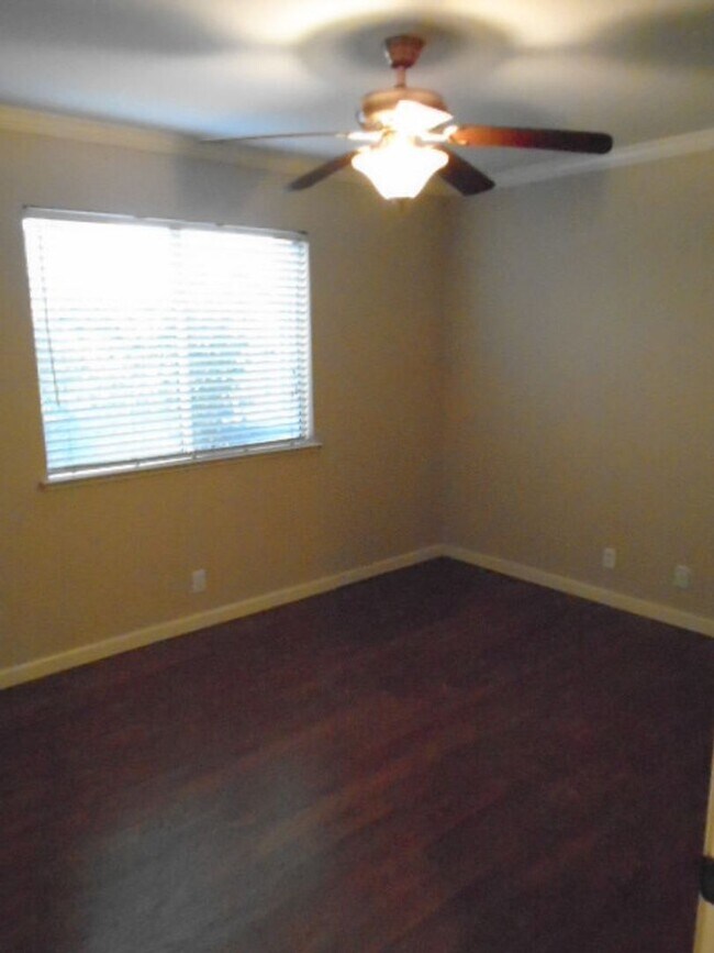 Building Photo - NICE TWO STORY, 3 BEDROOM, 3 FULL BATHROOM...