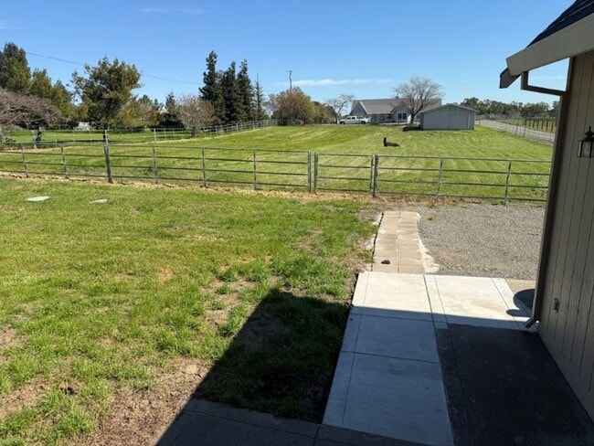 Building Photo - Unique 2 Bedroom Country Property Vacaville *Star Rentals