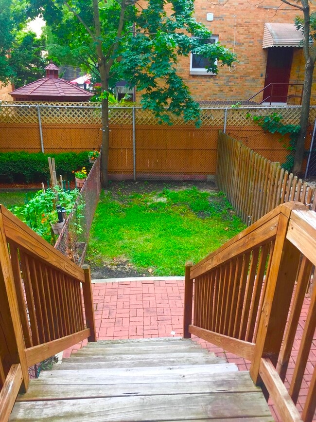 Building Photo - 347 7th St