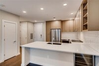 Building Photo - 900 S 1st St