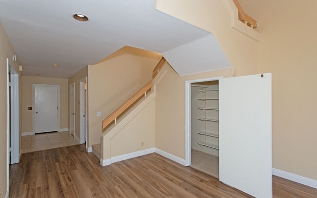 Building Photo - Gorgeous Townhome in Laguna Del Mar Community!
