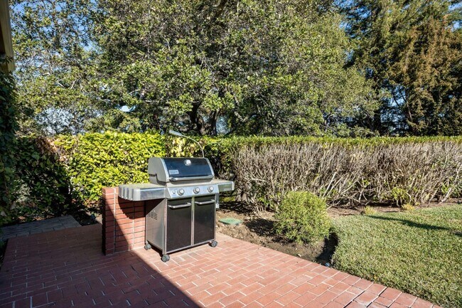 Building Photo - 30 Knightwood Ln