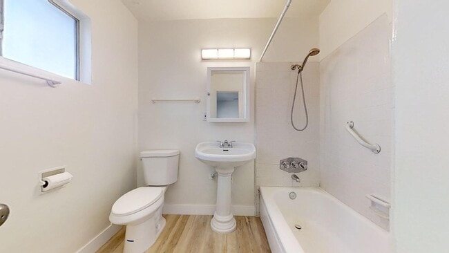 Building Photo - 1900 Rockefeller Ln