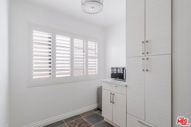 Building Photo - 5820 Yolanda Ave