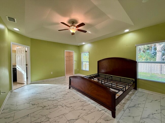 Building Photo - 5997 Ridge Lake Cir