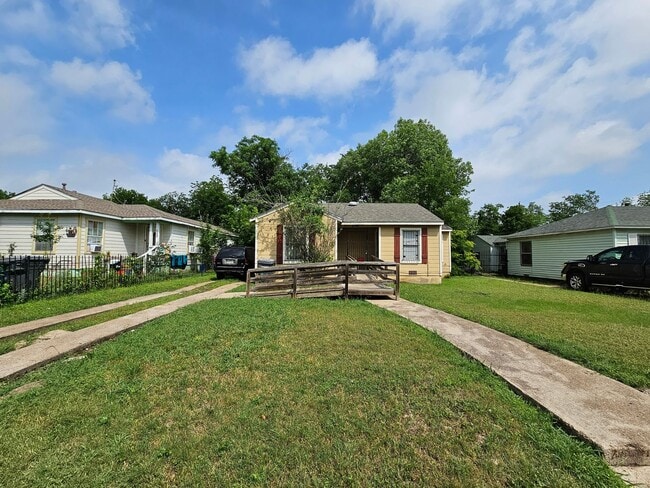 Building Photo - INVESTOR SPECIAL – PRIME LOCATION! FOR SAL...