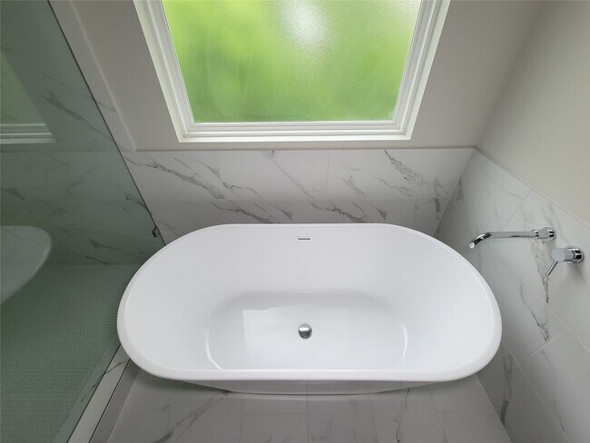 Building Photo - 8014 Huntington Spgs Ln