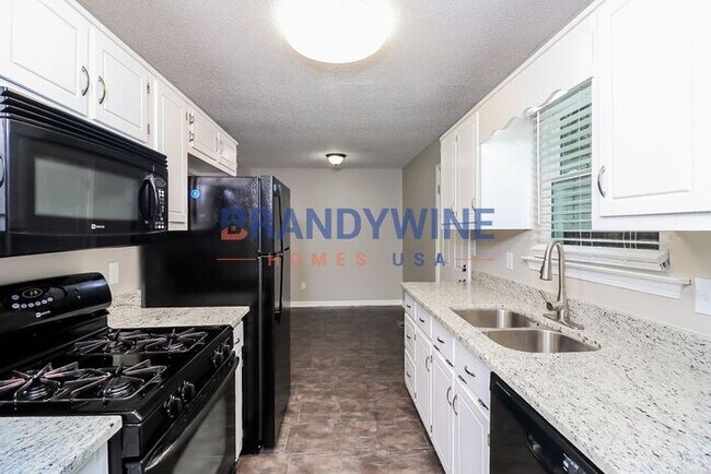 Building Photo - HOLIDAY SPECIAL!!! MOVE-IN BY 11/24 AND YO...